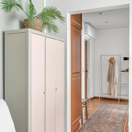 Design District W Free Parking Garage, Balcony, Netflix, 200m Tram&bus Appartement Helsinki