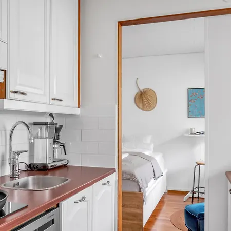Design District W Free Parking Garage, Balcony, Netflix, 200m Tram&bus Appartement Helsinki