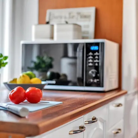 Huoneisto Sunny Views W Balcony, Netflix, 200m Tram&bus, Design District