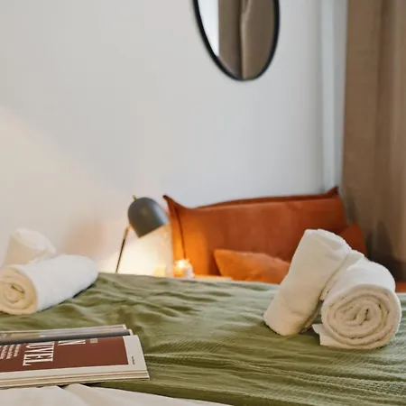 Sunny Views W Balcony, Netflix, 200m Tram&bus, Design District Helsinki