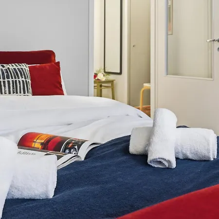 Huoneisto Sunny Views W Balcony, Netflix, 200m Tram&bus, Design District