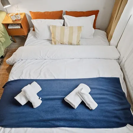 Sunny Views W Balcony, Netflix, 200m Tram&bus, Design District Huoneisto