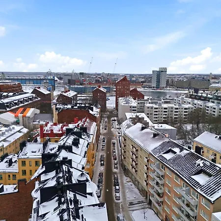 Huoneisto Sunny Views W Balcony, Netflix, 200m Tram&bus, Design District