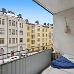 شقة Sunny Views W Balcony, Netflix, 200m Tram&bus, Design District