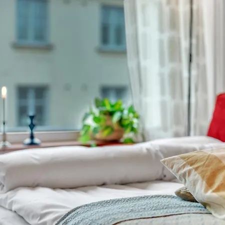 Sunny Views W Balcony, Netflix, 200m Tram&bus, Design District شقة هلسنكي