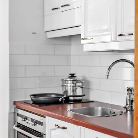 Sunny Views W Balcony, Netflix, 200m Tram&bus, Design District Helsinki