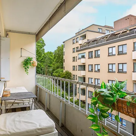 Daire Design District W Free Parking Garage, Balcony, Netflix, 200m Tram&bus