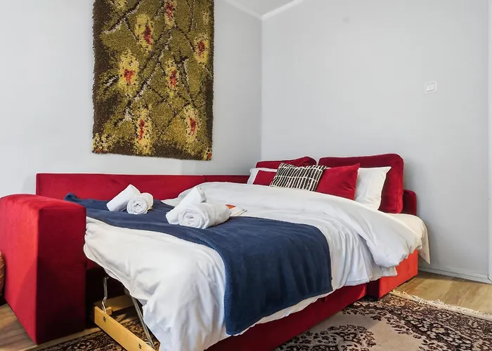 Sunny Views W Balcony, Netflix, 200m Tram&bus, Design District * Helsinky